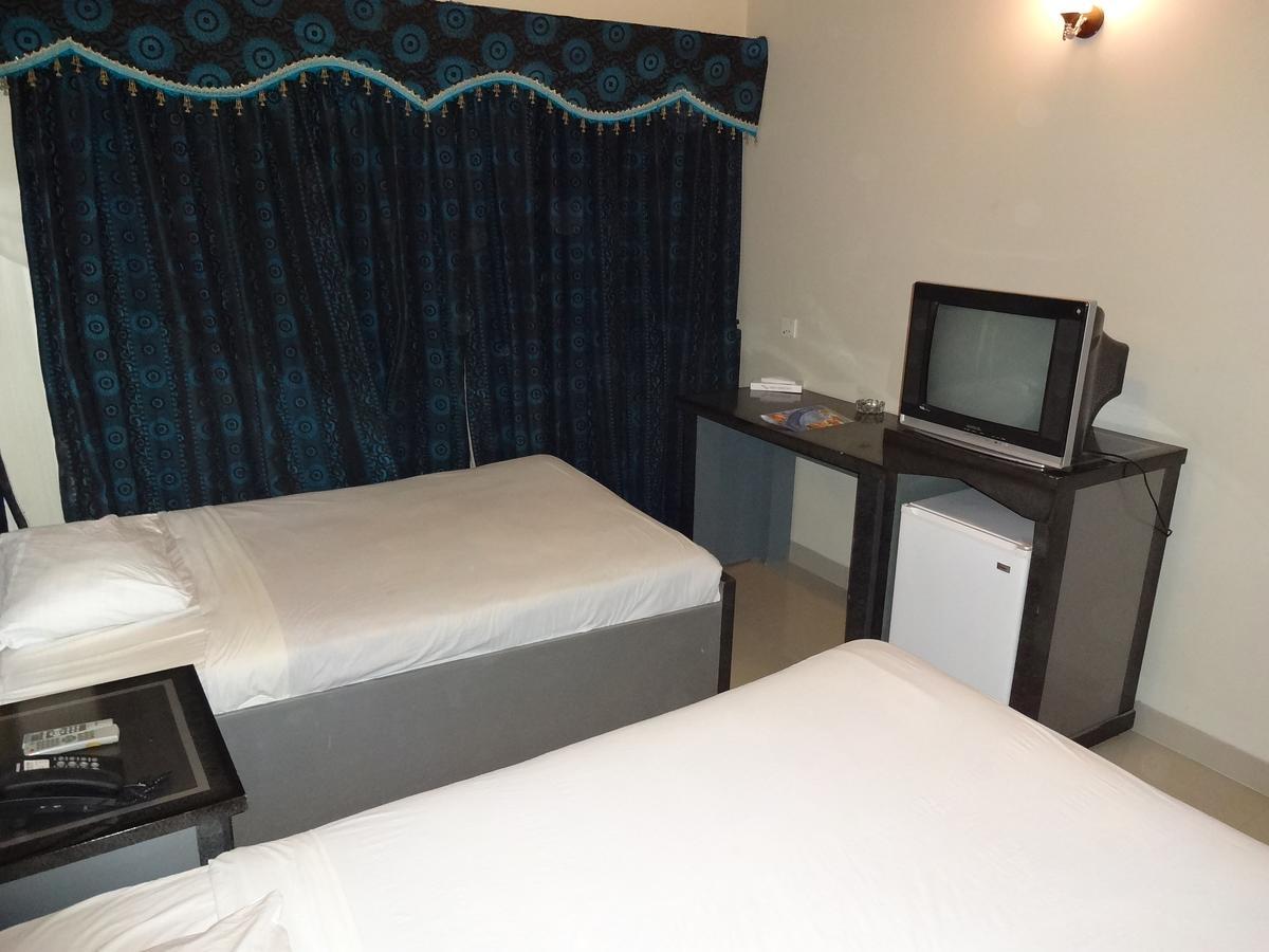 Hotel Sky Towers Karaczi Zewnętrze zdjęcie