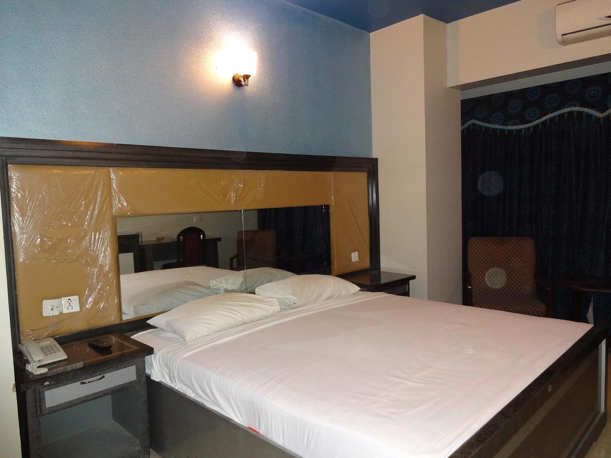 Hotel Sky Towers Karaczi Zewnętrze zdjęcie